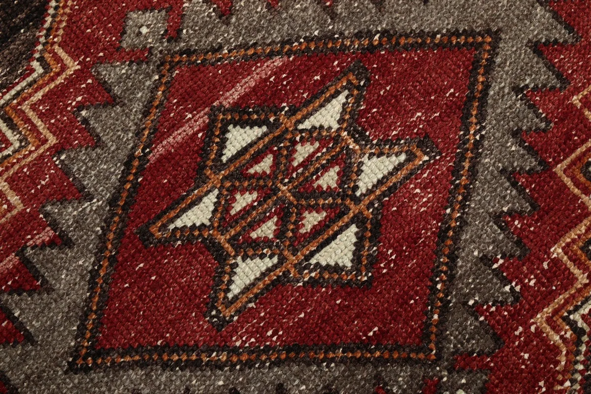 Close-up of the intricate star-like motif within a red geometric diamond