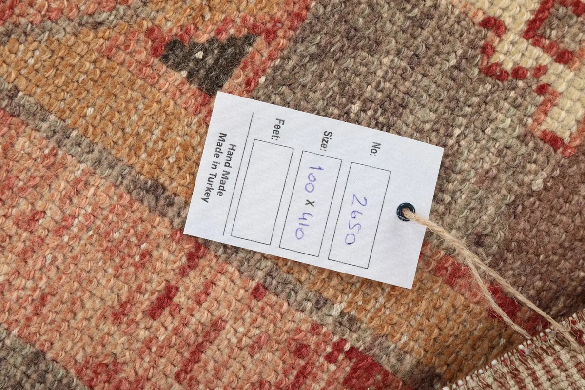 Product tag on the rug displaying size information: 100 x 410 cm