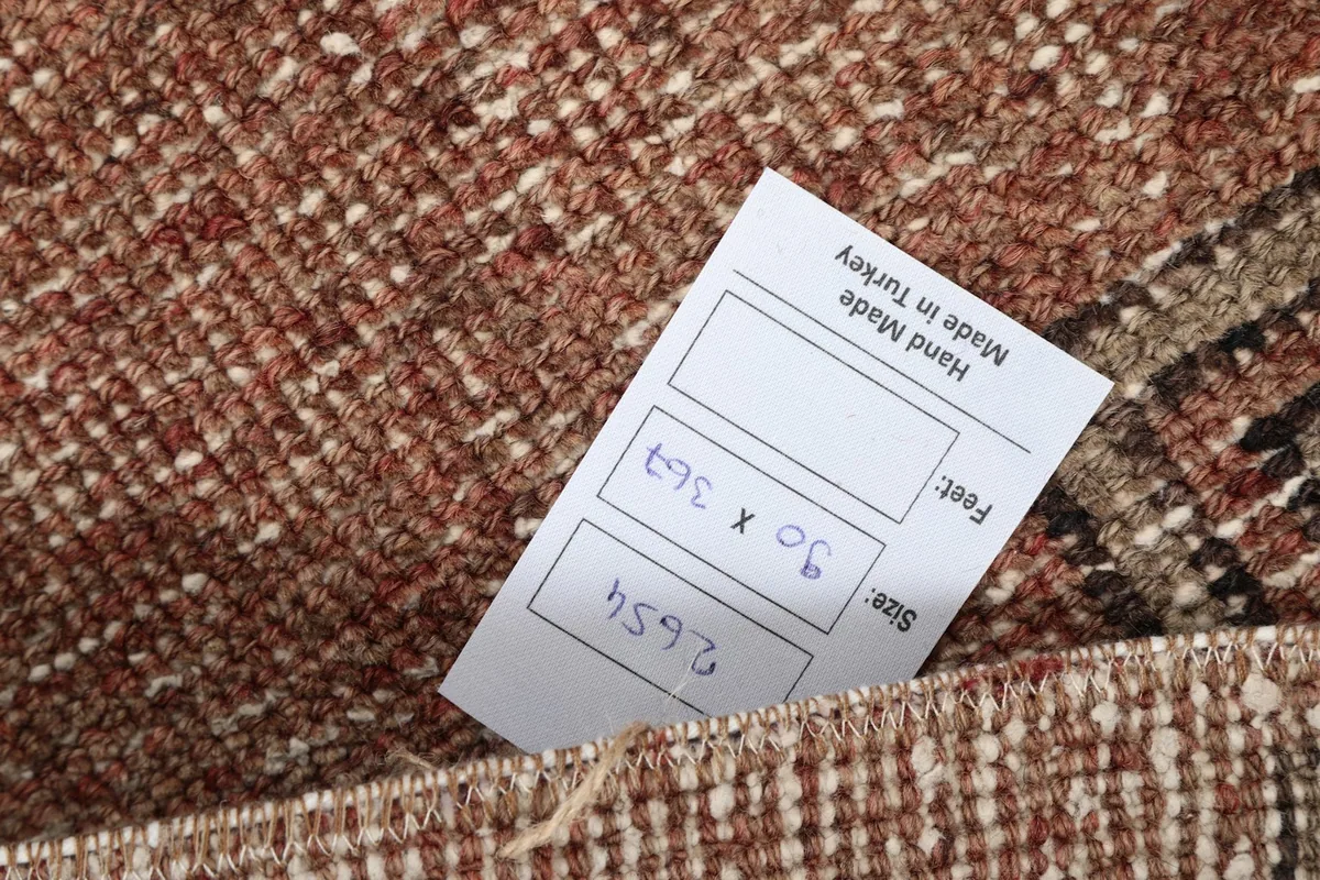 Label on the back of the rug indicating its size (90 x 367 cm) and origin.