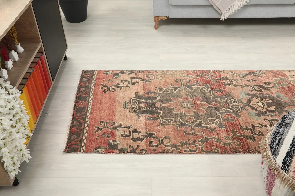View of the runner from the side, placed in a room with furniture