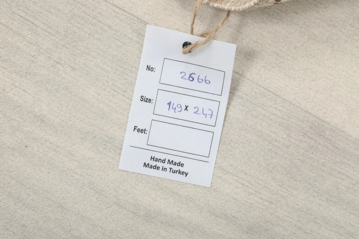 Product tag displaying the rug's unique number and size in centimeters