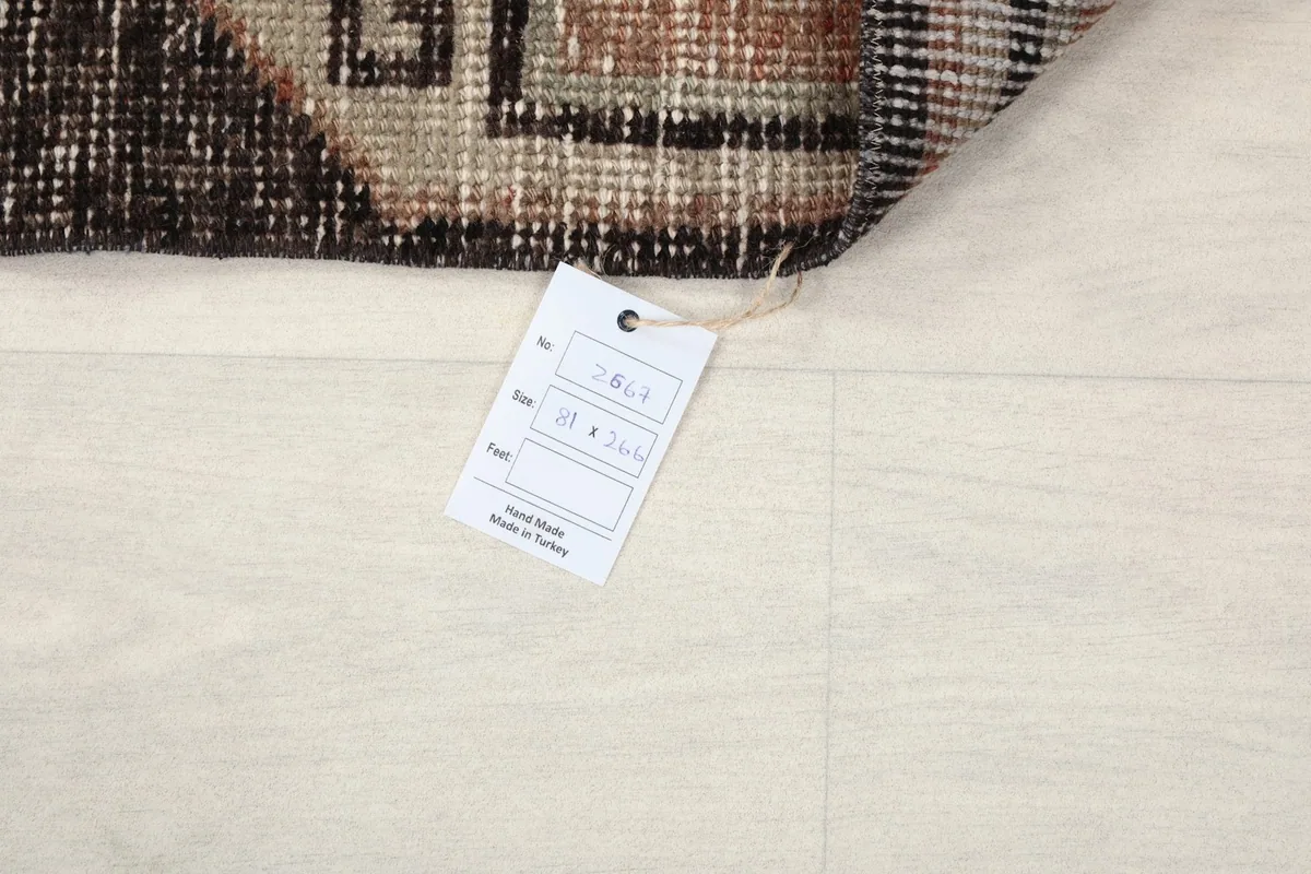 Tag showing the dimensions 81 x 266 cm and origin 'Hand Knotted Made in Turkey'