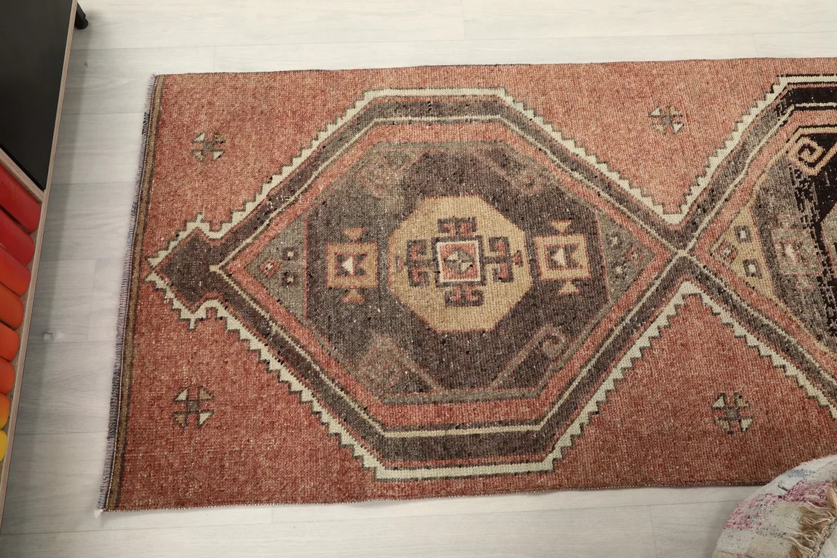 Overhead shot focusing on two of the main geometric diamond motifs along the runner.