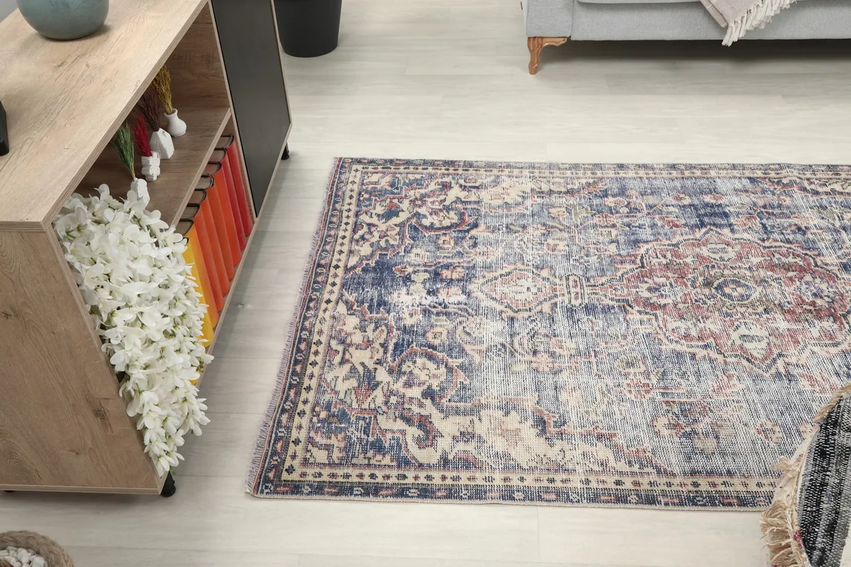 Side view of the vintage rug in a living room, highlighting its proportions