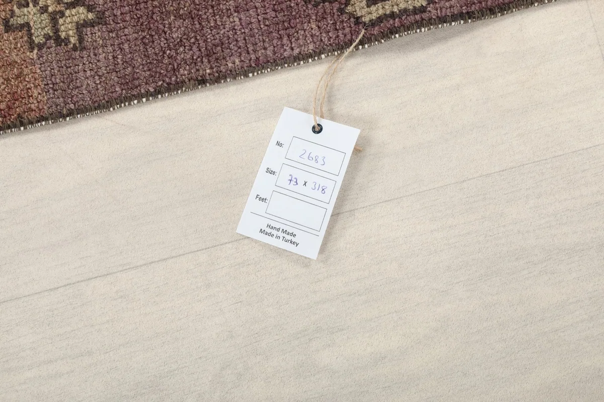 Tag displaying the rug's inventory number (2643) and size (73 x 318 cm), indicating its origin as handmade in Turkey.