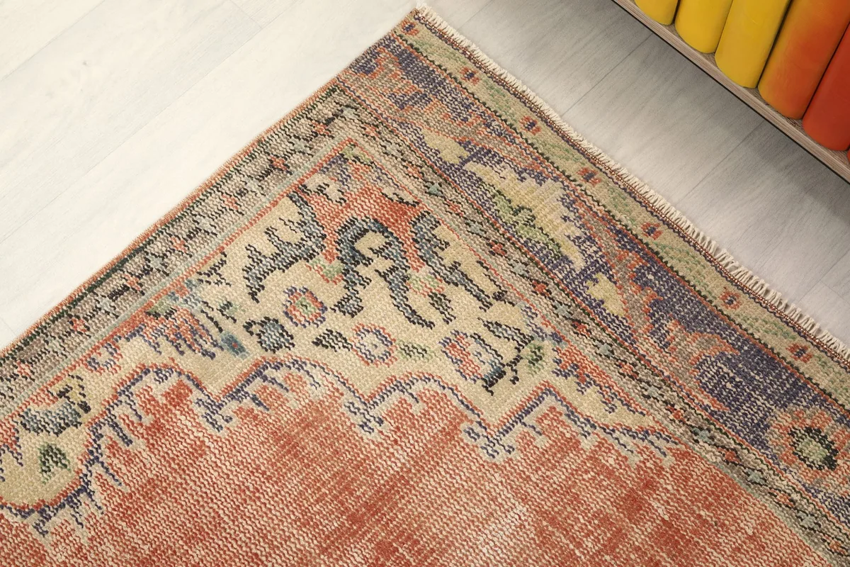Detailed view of a rug corner, revealing the outer border design and color variations
