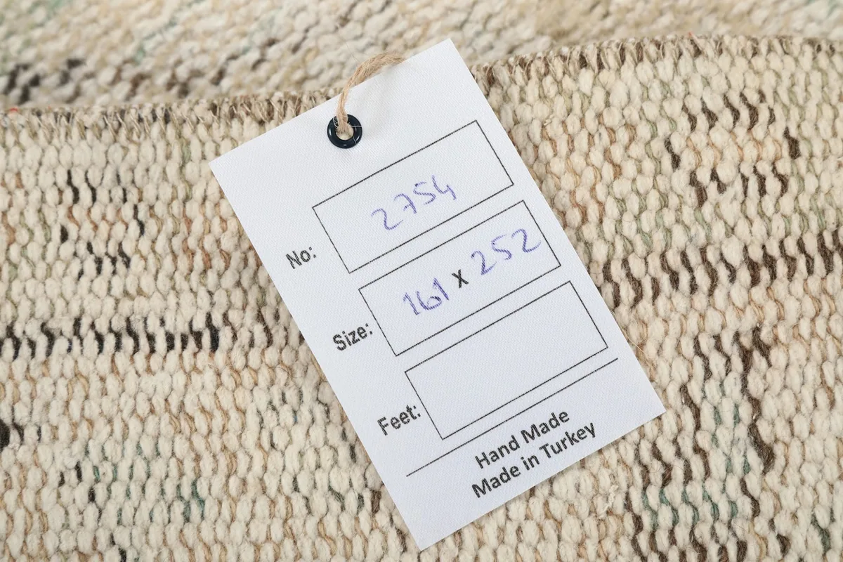 Product tag on the back of the rug, displaying the item number and size in centimeters.
