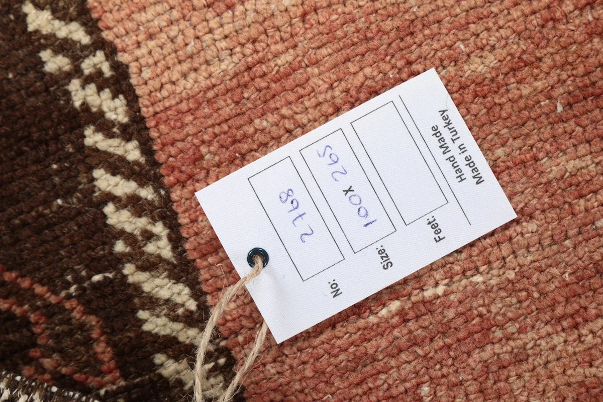 Product tag on the rug showing size in feet and centimeters, and origin