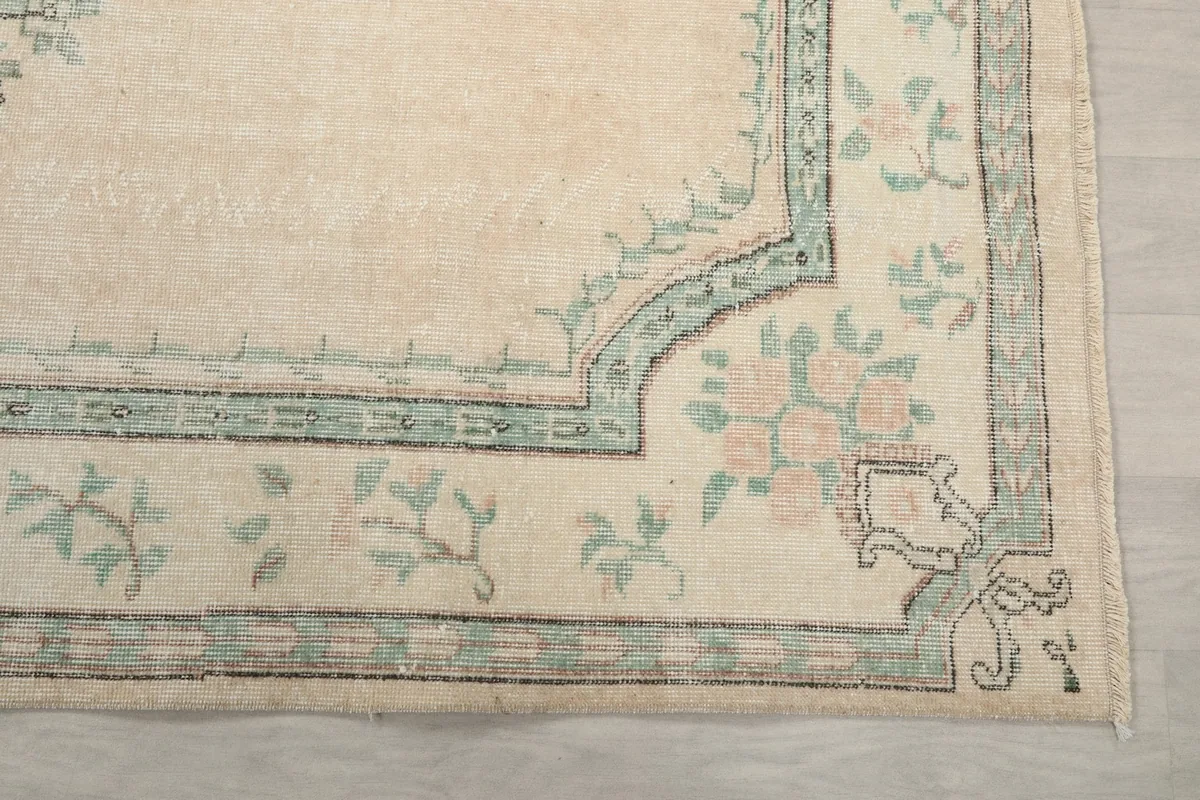 Detail of the rug's corner with rose and green floral border motifs