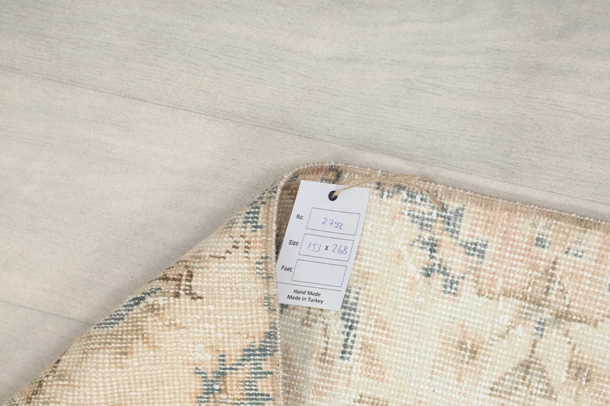 Close-up of the product tag attached to the rug, showing size and origin details.