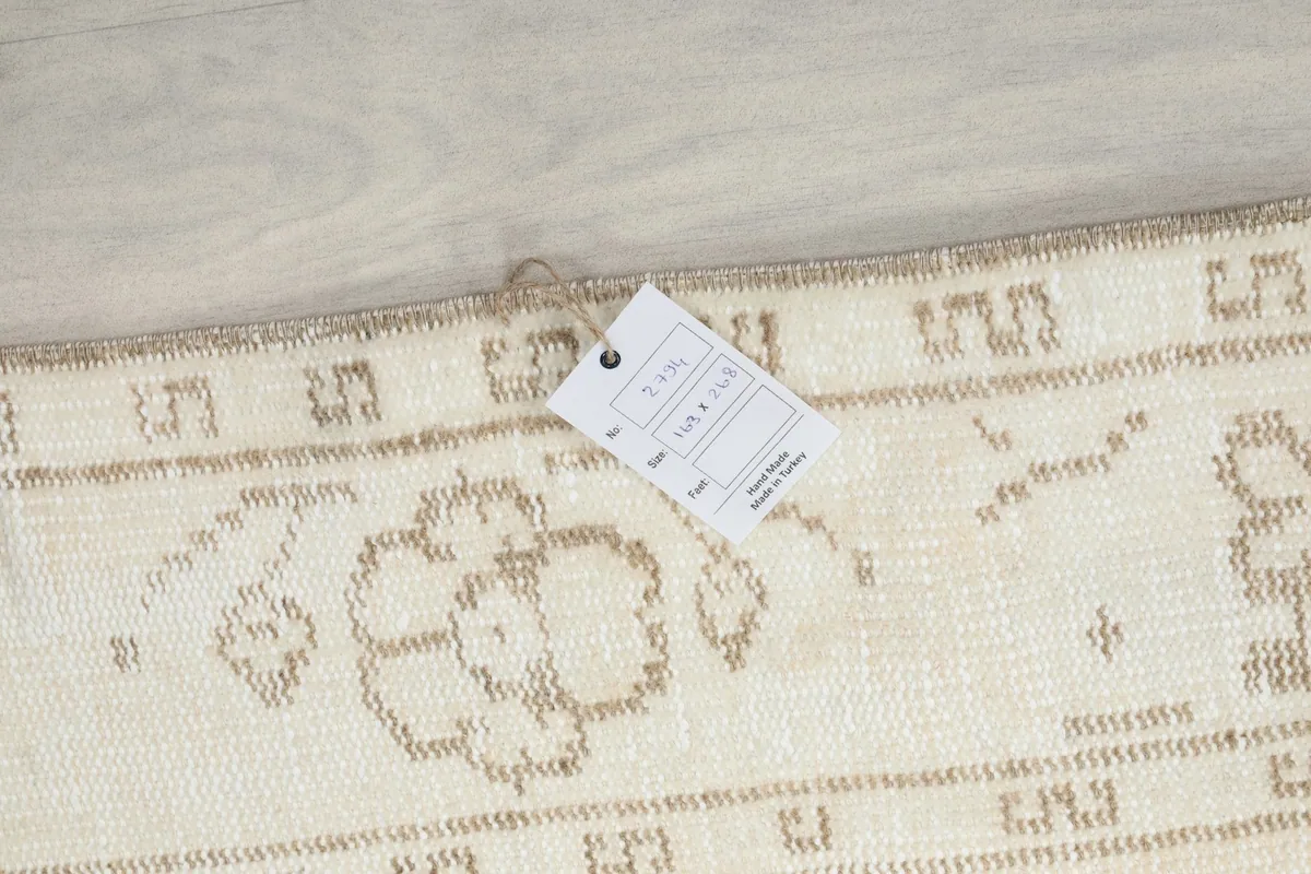 Product tag displaying size and origin details on the corner of the rug