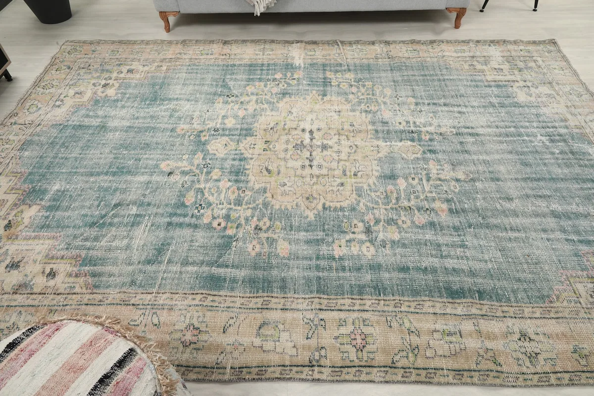Overhead perspective of the entire rug, highlighting its size and pattern