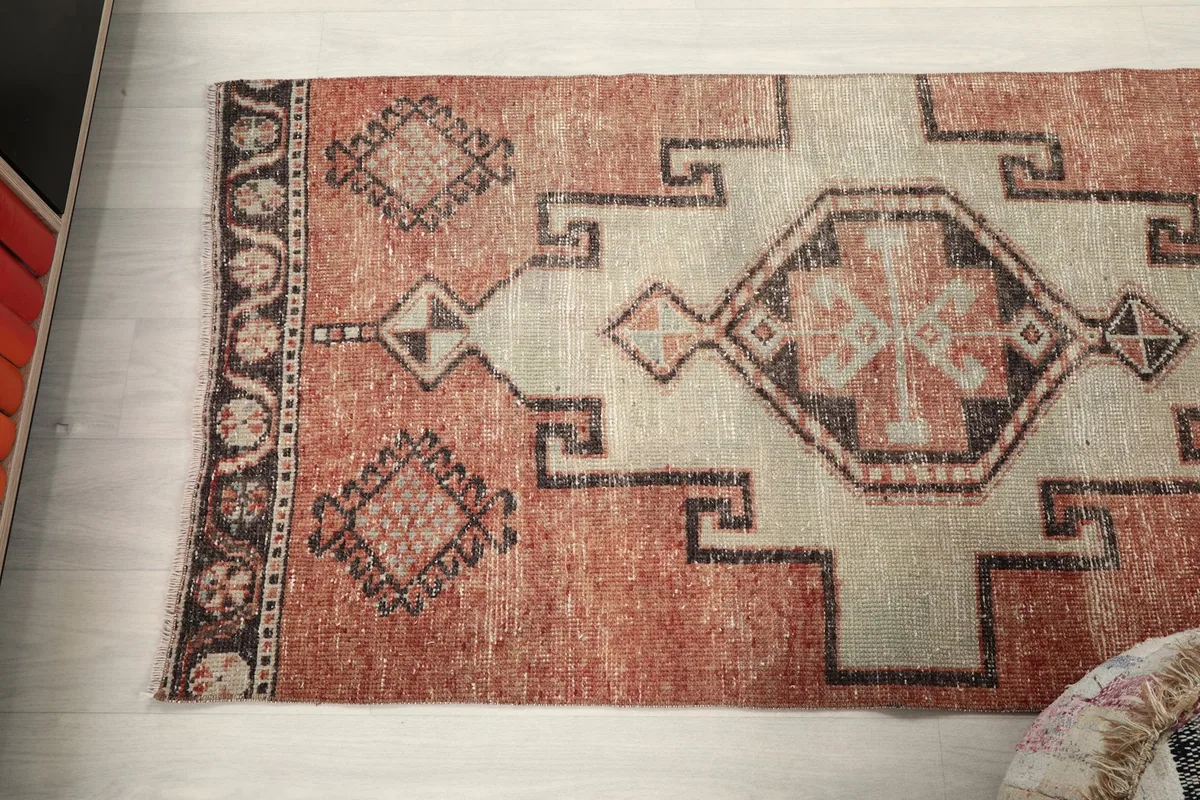 Overhead shot of one end of the runner, emphasizing the alternating rust and beige geometric sections