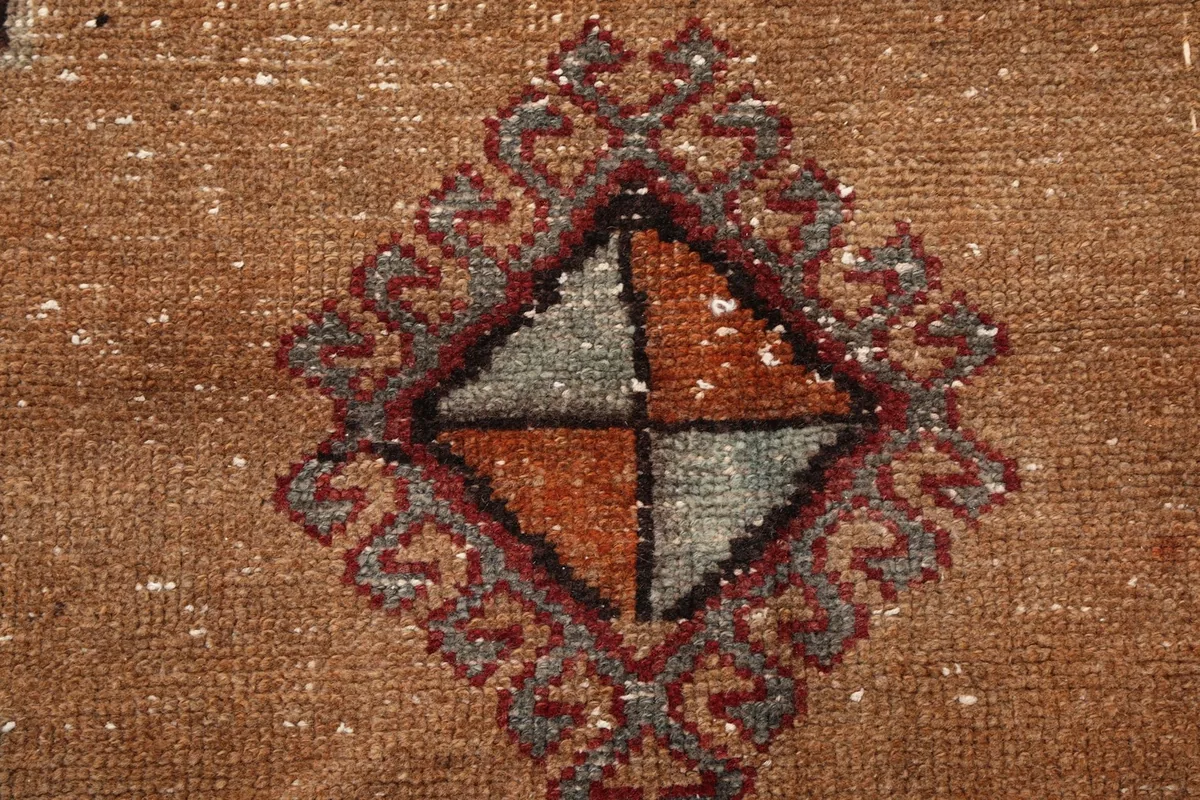 Extreme close-up of a central diamond motif, highlighting the individual knots and colors.