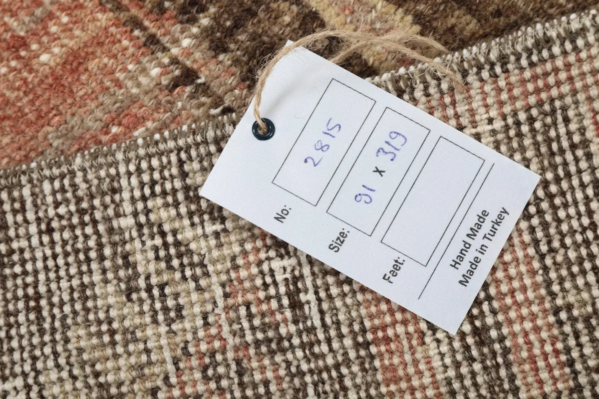 Label attached to the rug showing its dimensions and 'Hand Made in Turkey'