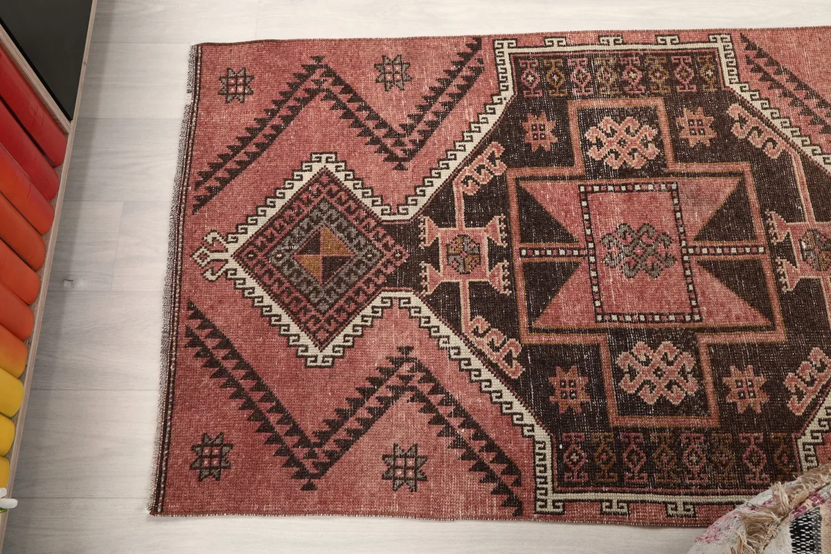 Angled view of the rug's pattern, capturing the texture and color shifts.