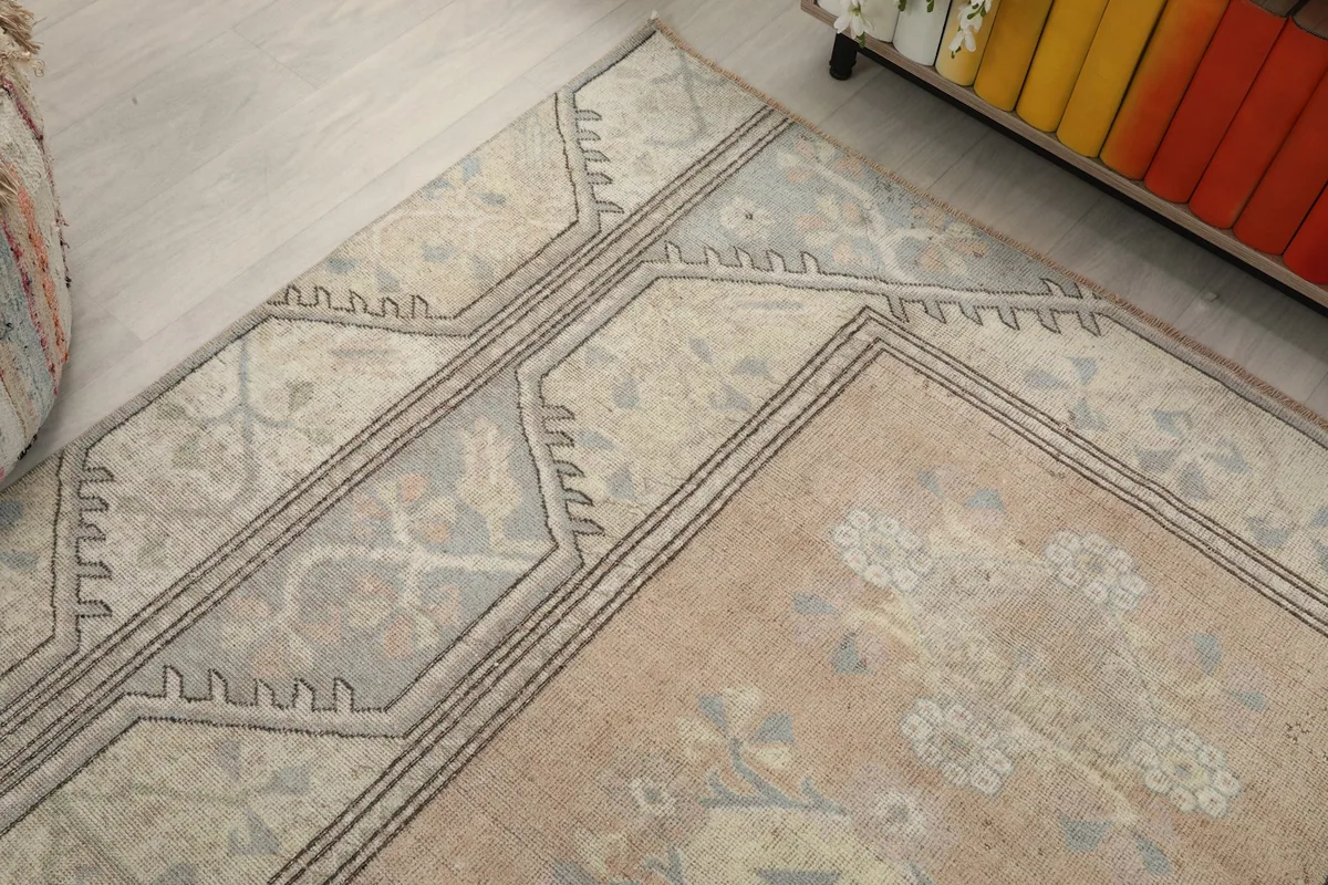 Corner angle of the rug displaying the intricate geometric border and field transition