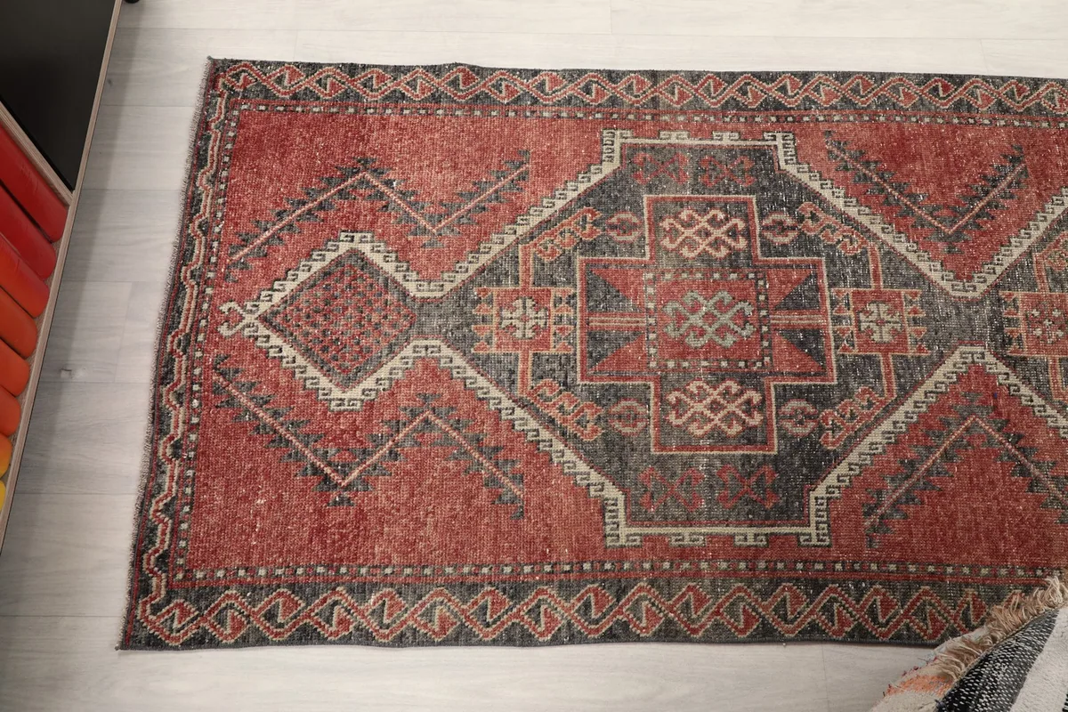 Another overhead view of the runner, emphasizing its length and design flow