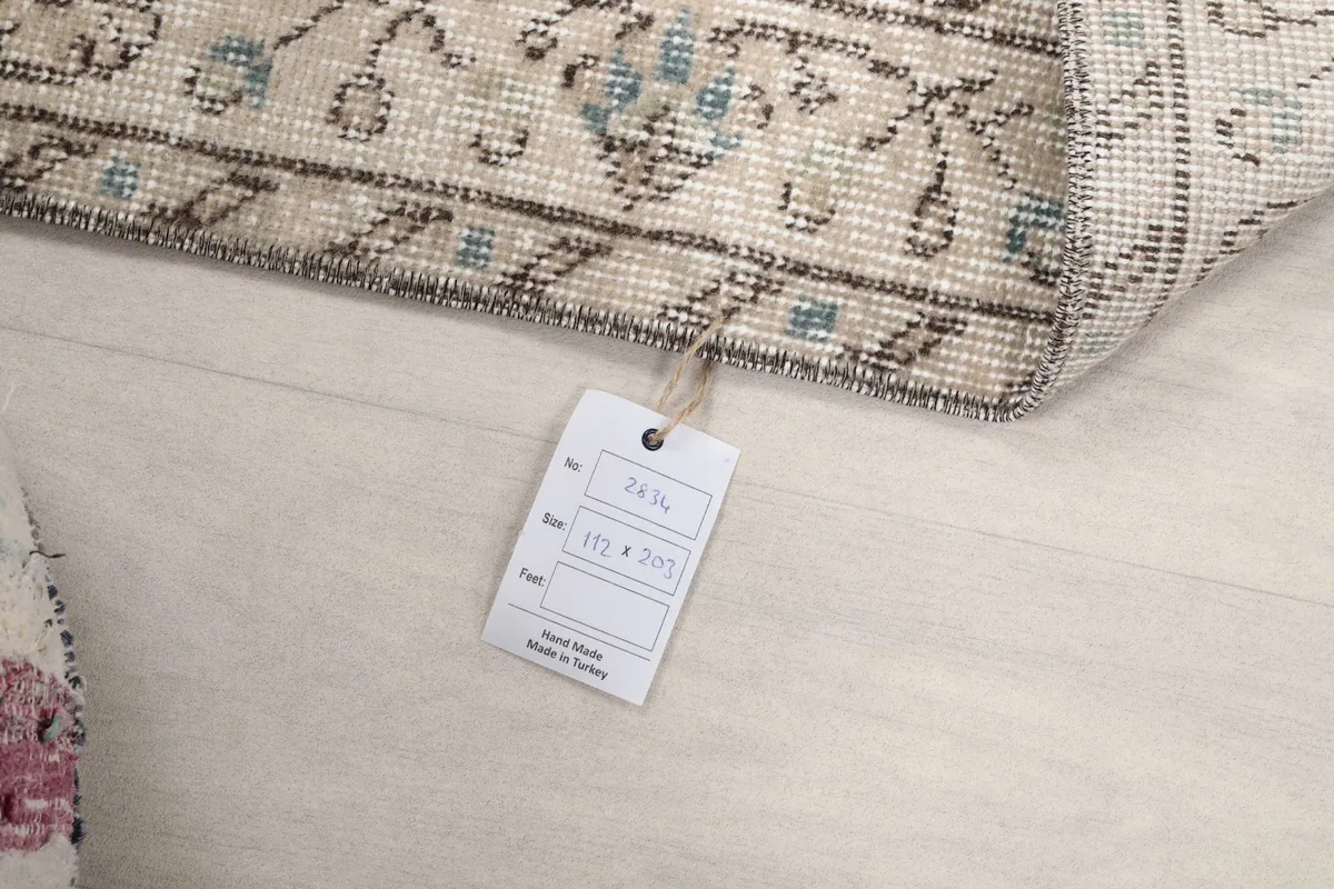 Close-up of the product tag attached to the rug, displaying size and origin