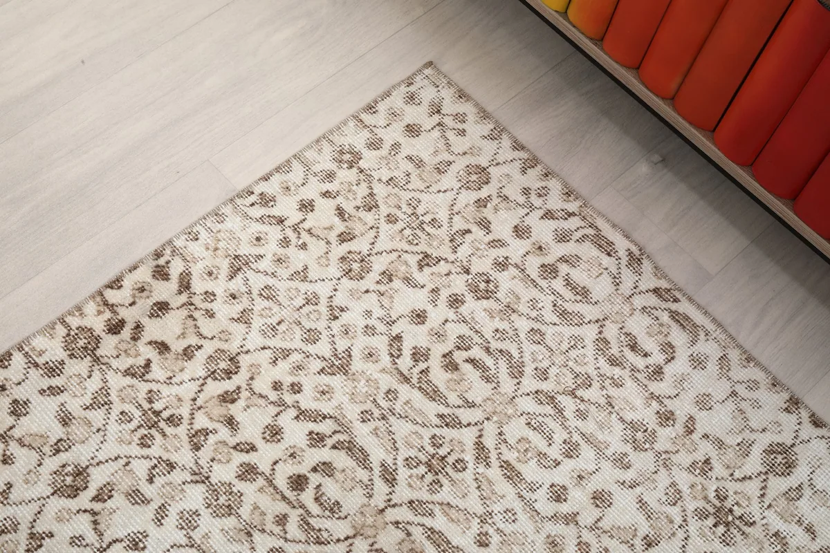 Corner detail of the rug, illustrating the consistent floral design.