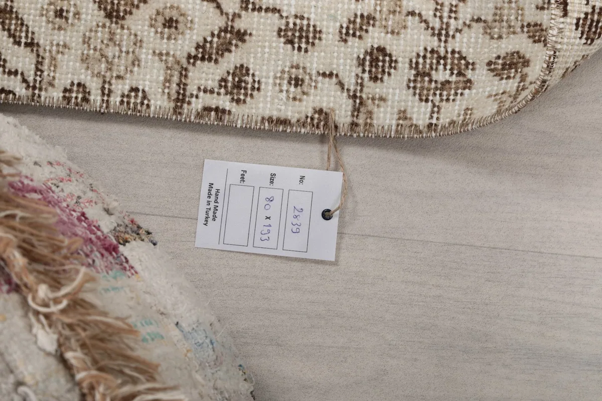 Product tag attached to the rug, displaying its size and origin information.