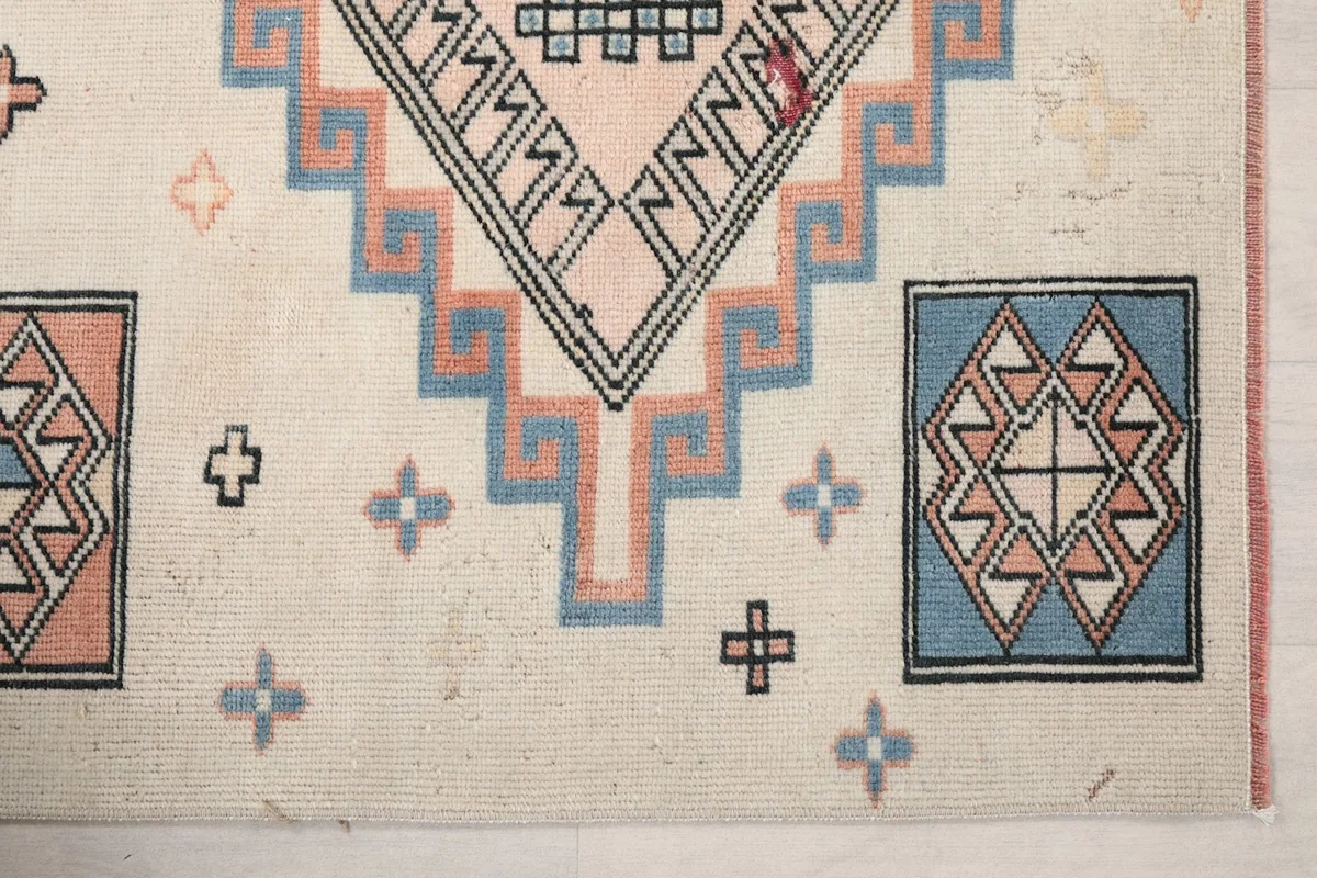 Detail of a corner motif, showcasing the hand-knotted wool texture and colors.