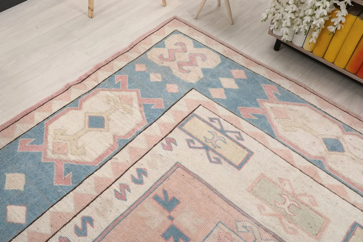 Overhead angle shot of the rug's corner, emphasizing the transition from the rose field to the blue border