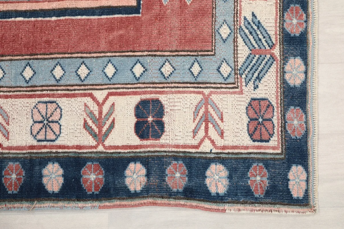 Close-up of the navy border with floral-like motifs and light blue accents
