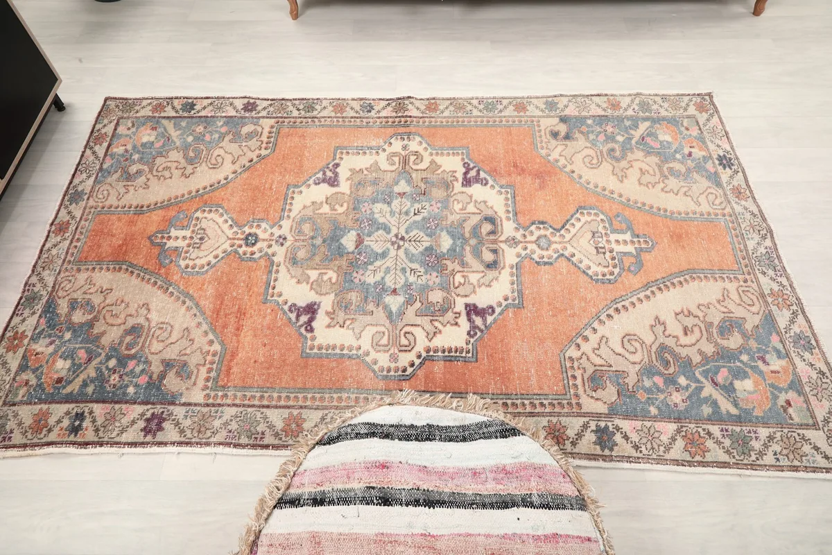 Overhead perspective of the rug in the room, showcasing its overall design and proportions