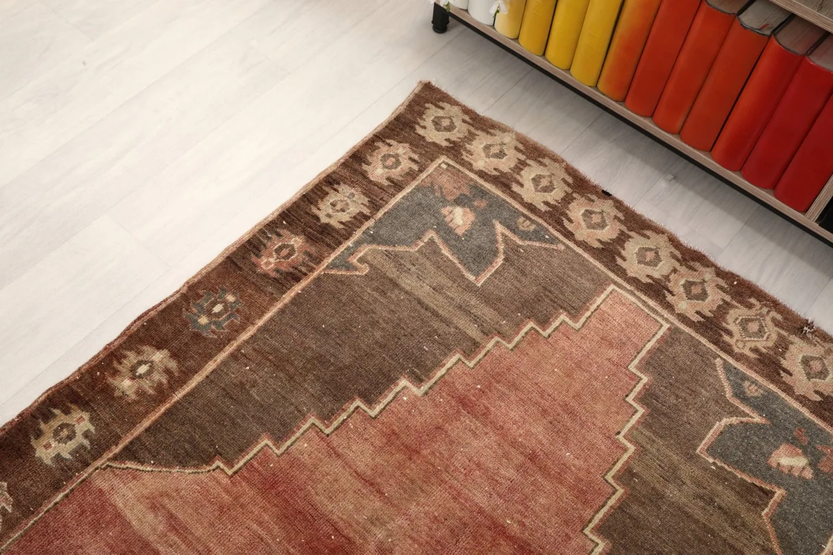 Detailed view of the brown border with small repeating motifs and corner design.