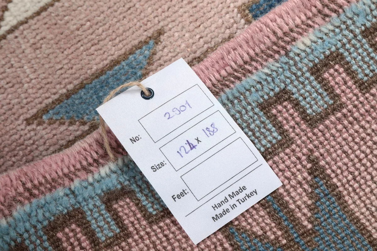 Tag with rug details including size 124x188 cm and 'Hand Made in Turkey'