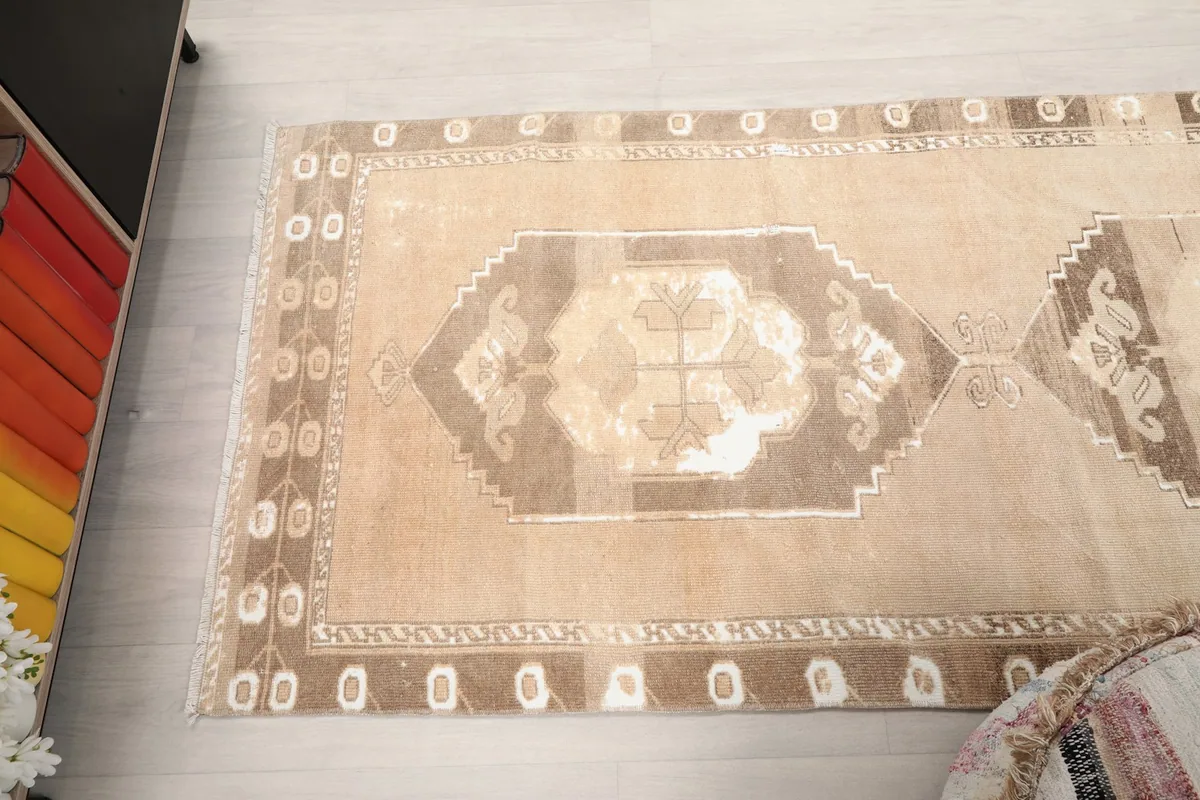 Overhead shot focusing on the middle section of the runner, showing multiple medallions