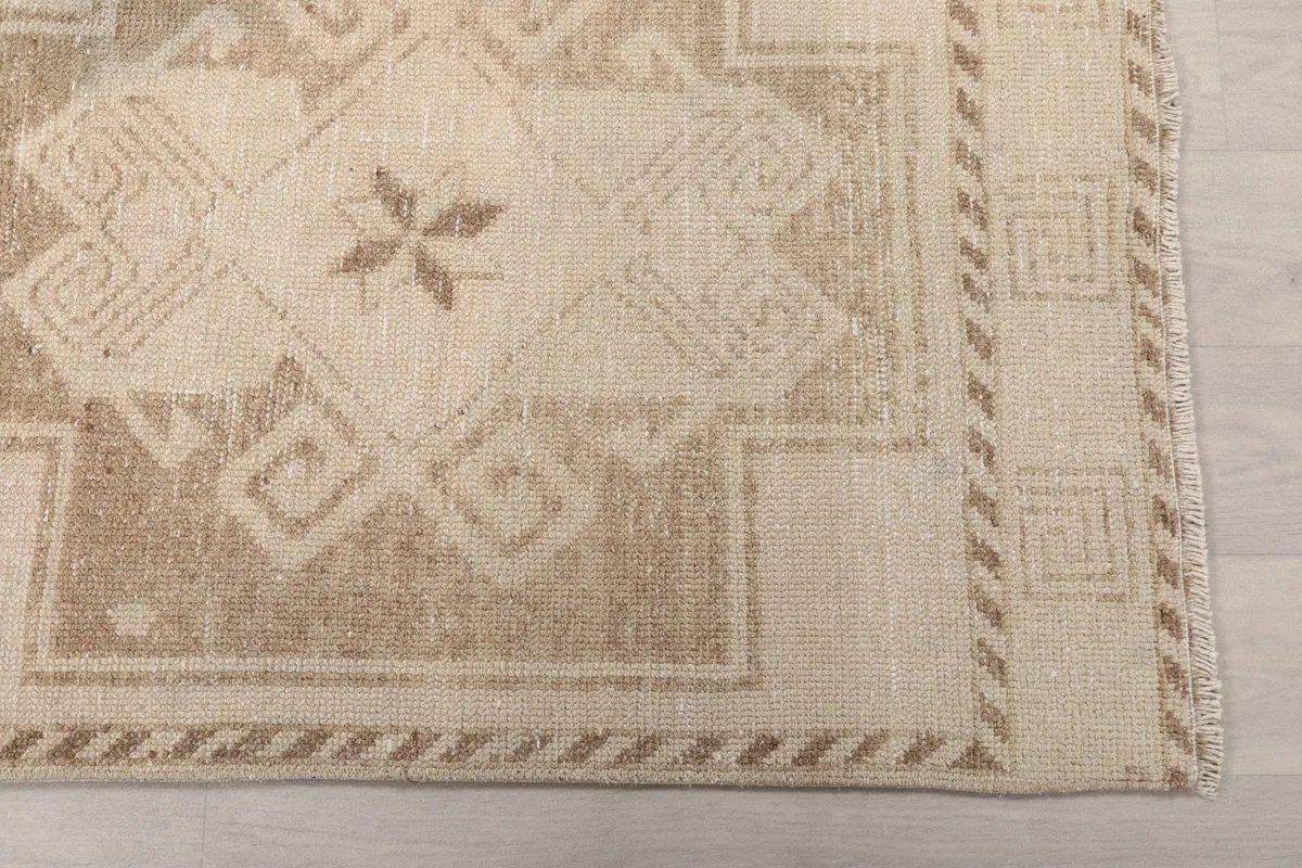 Detailed view of the corner and border design of the hand-knotted vintage runner