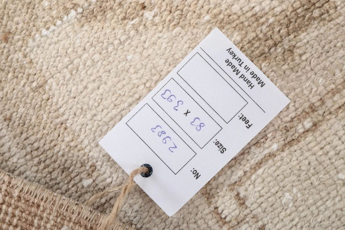 Rug tag displaying the dimensions 83 x 393 cm and the hand-made origin from Turkey