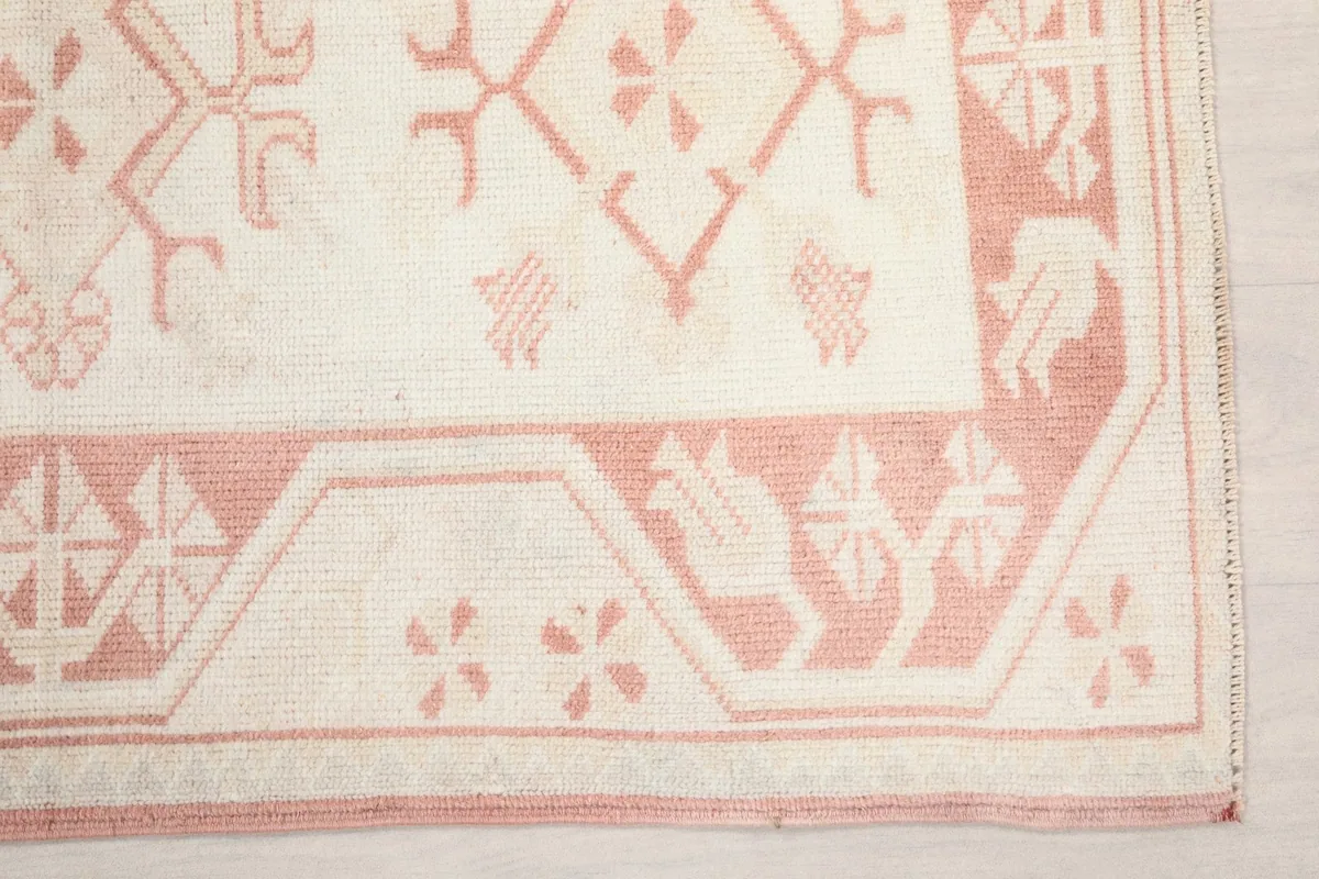 Detailed view of the rose border and main field patterns