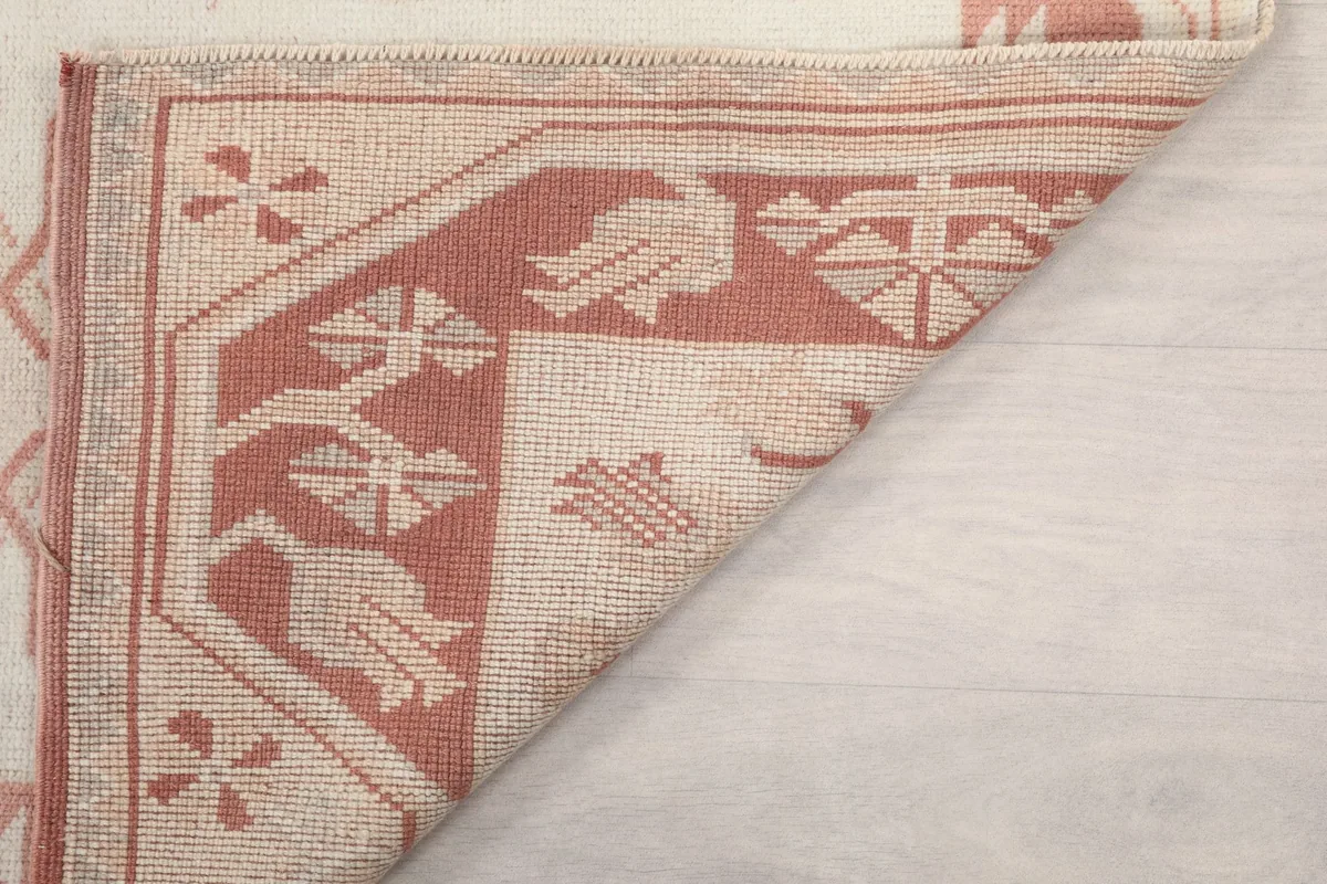 Another view of the folded corner, showing the rug's construction