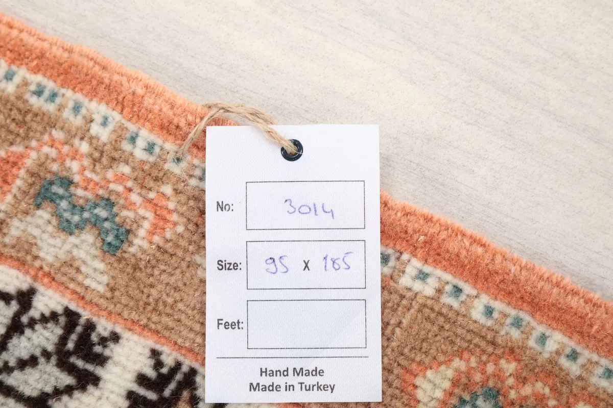 Label showing the rug's dimensions 95 x 185 cm and origin as Hand Made in Turkey