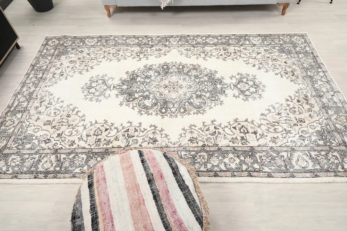 Full room view of the ivory and gray rug, showcasing its size and impact