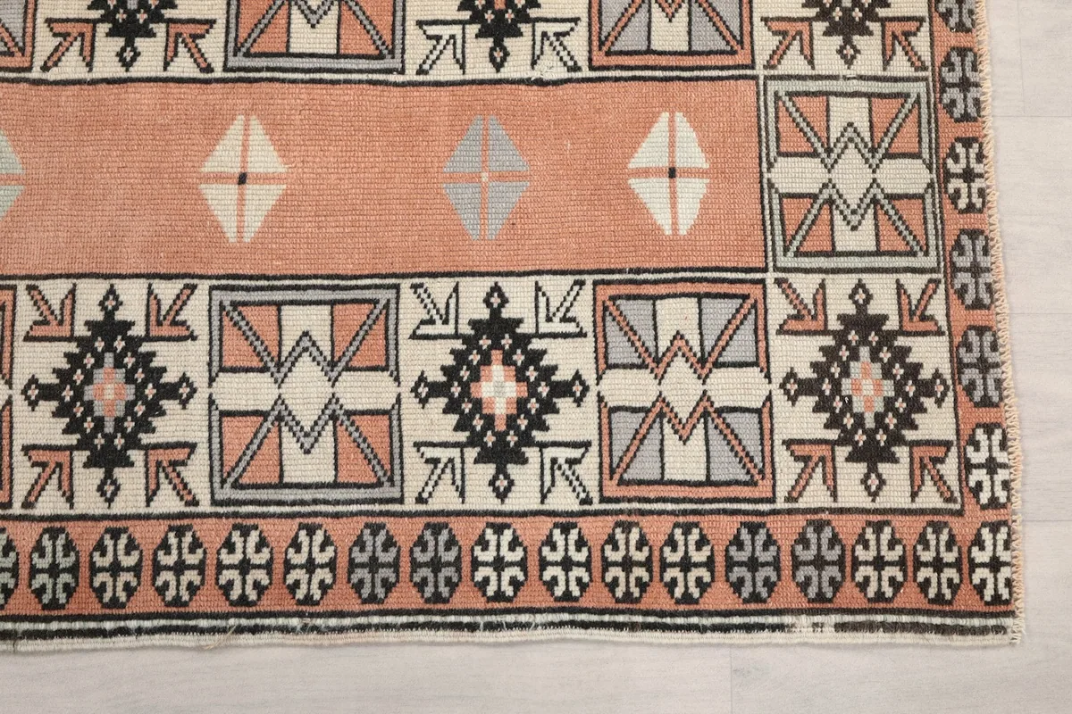 Detailed view of the geometric patterns and colors at one end of the runner