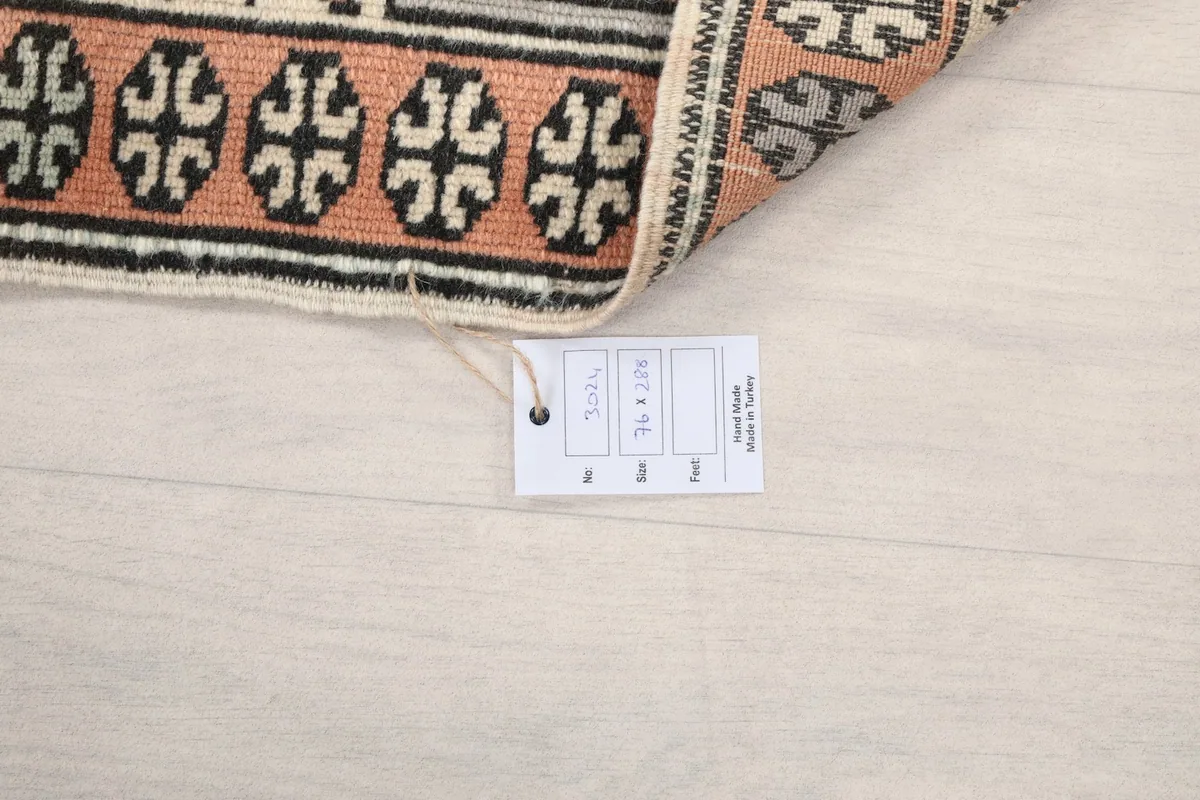 Product tag showing the rug's dimensions and material on a light floor