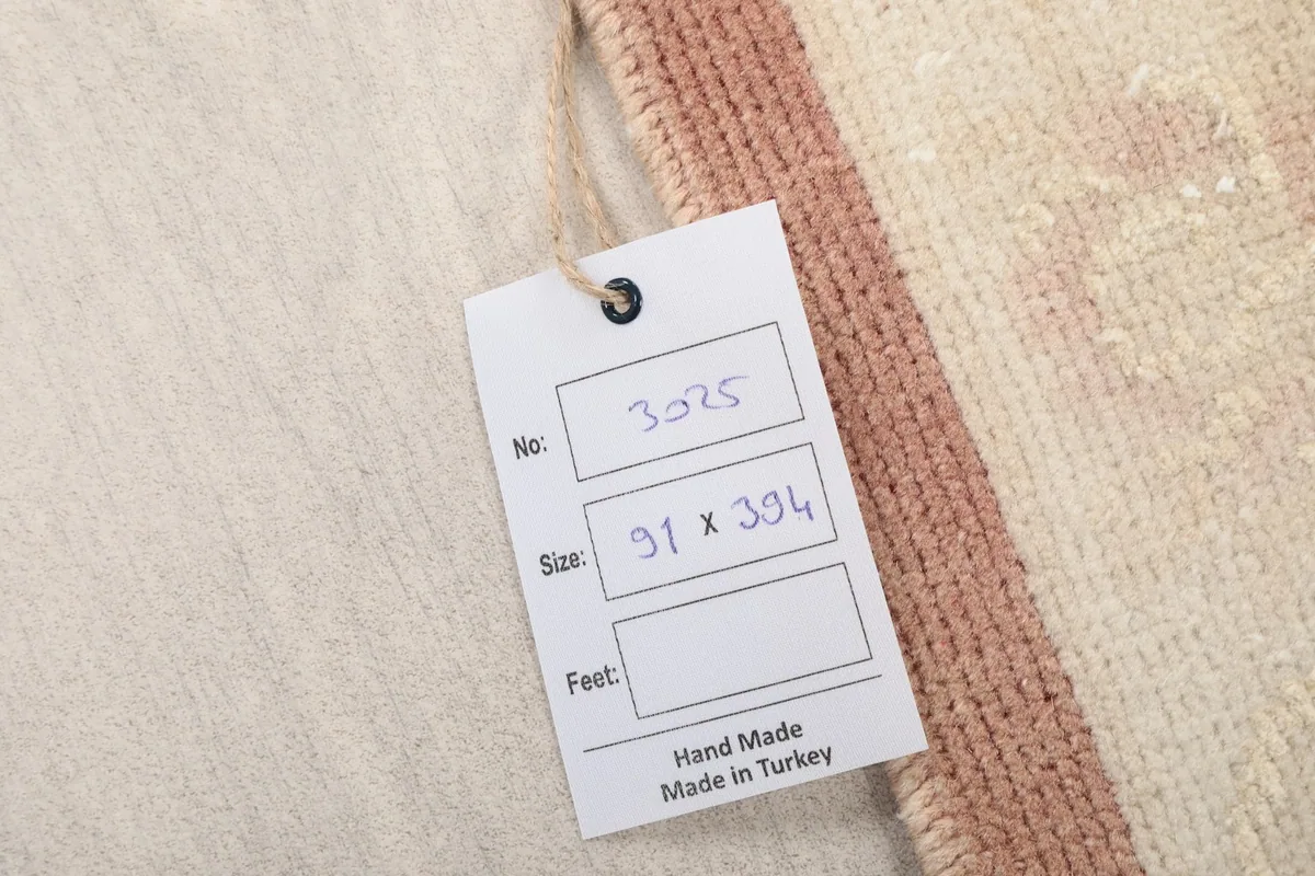 Tag on the back of the runner rug, indicating its size as 91 x 394 cm and origin as Hand Made in Turkey