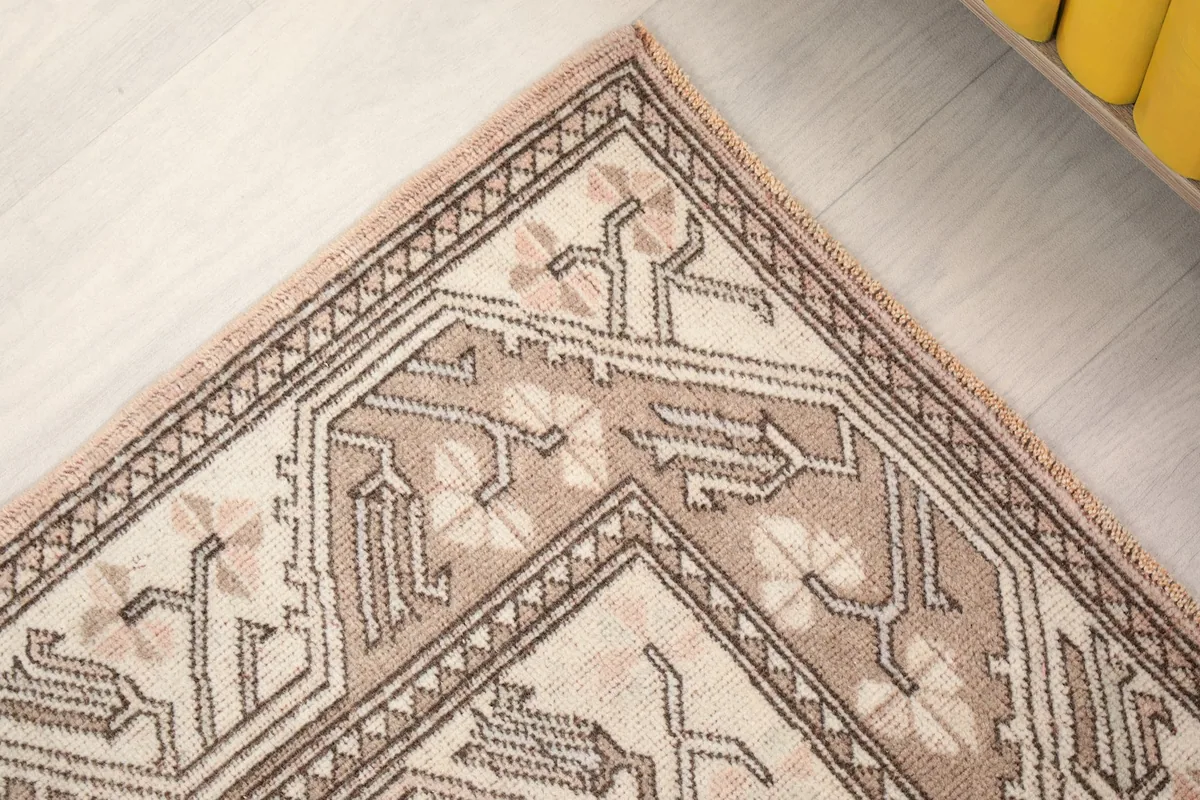 Close-up of a border corner, showing intricate geometric designs and color variations