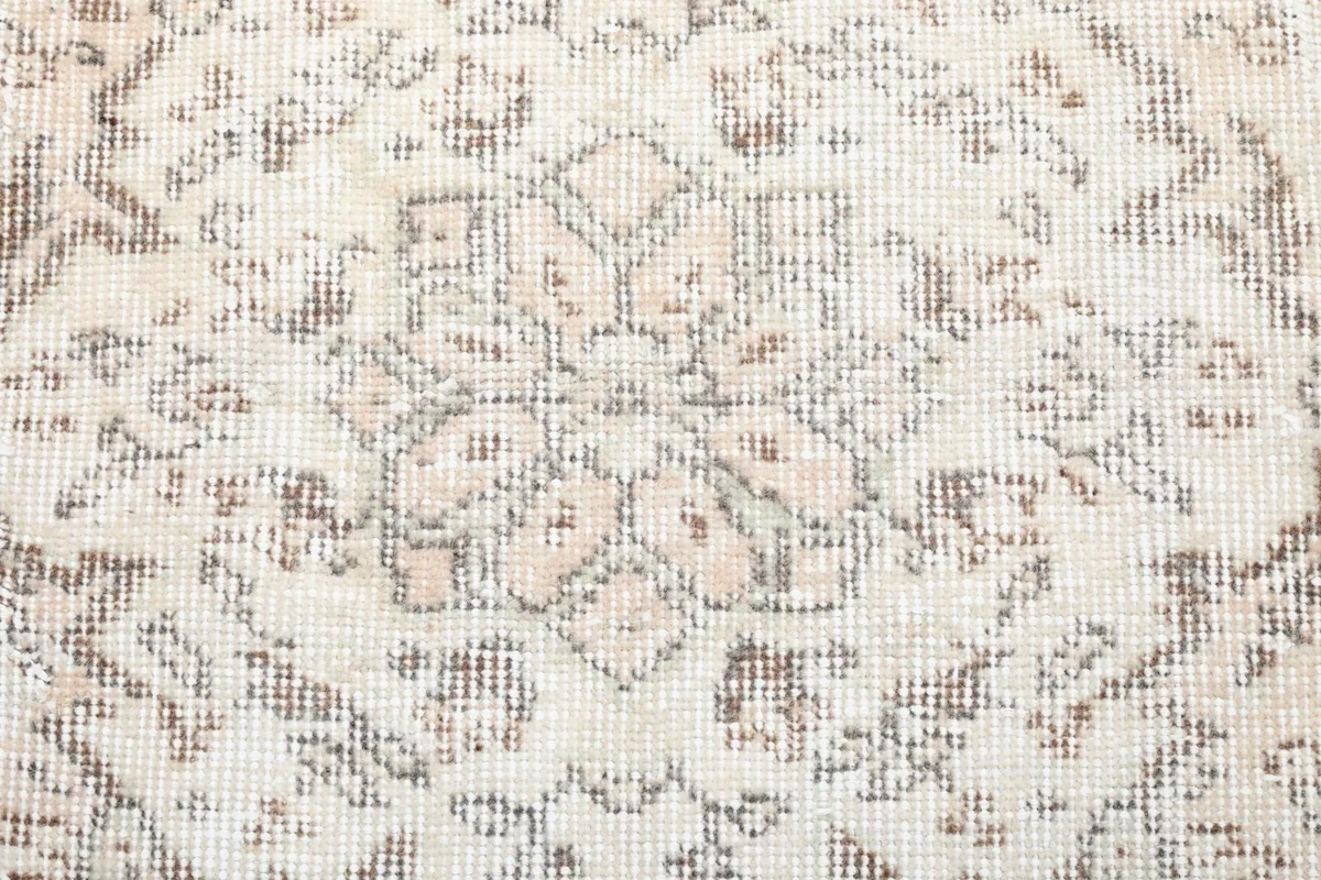 Close-up of the low pile and hand-knotted texture, revealing the subtle color variations.