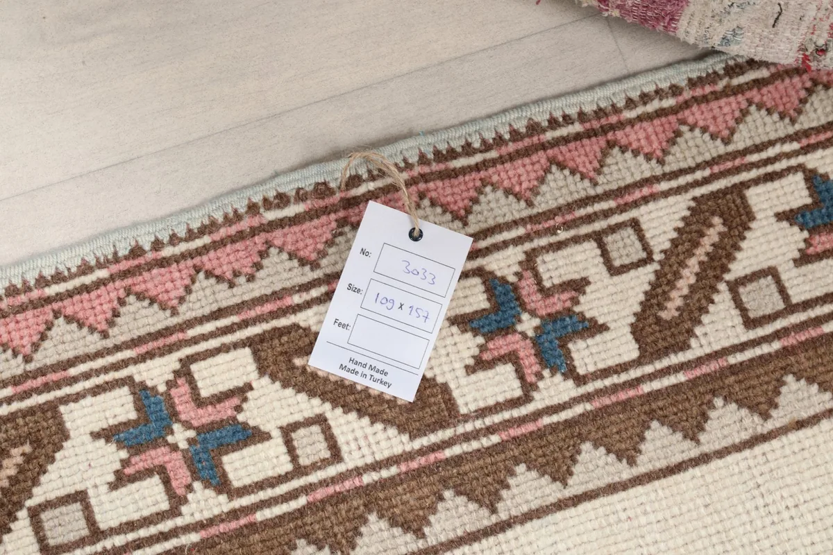 Rug corner with a tag displaying product information and dimensions