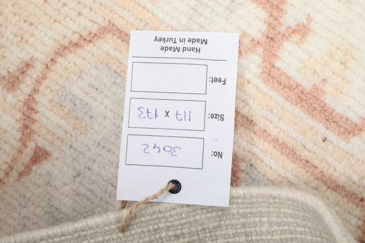 Product tag on the rug showing size in centimeters and 'Hand Made in Turkey'