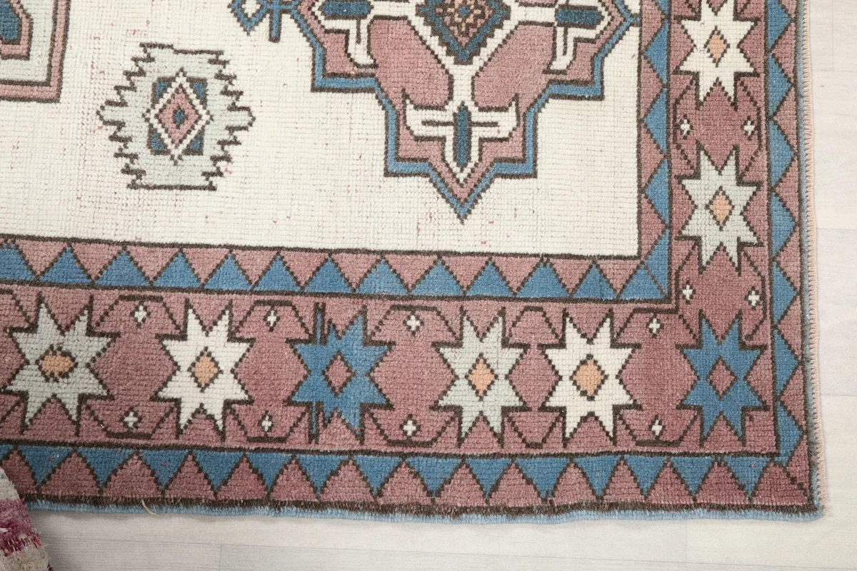 Detail of the rose border with star shapes and blue triangles