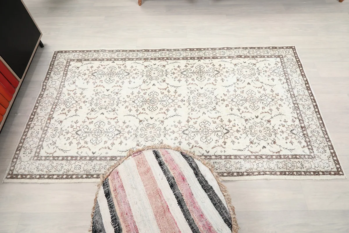 Overhead view of the rug from a slightly higher perspective, showing its full rectangular shape.