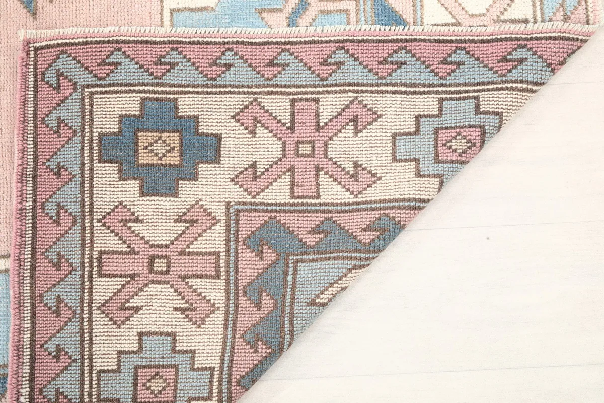 Another view of the folded corner, emphasizing the construction and the pattern continuity