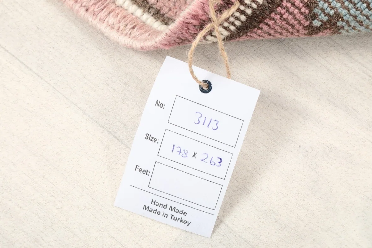 Product tag tied to the rug, displaying the item number and size in centimeters