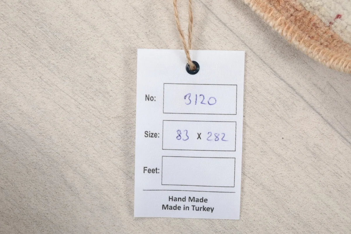Product tag attached to the rug, displaying the item number and size in centimeters